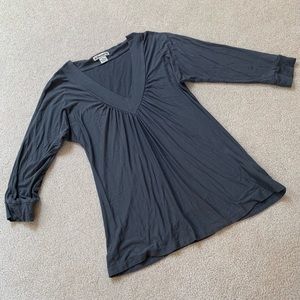 V neck 3/4 sleeve top